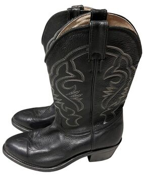BOULET Black Leather Western Boots Embroidered Shaft
Size 8 Wide
Retail $460